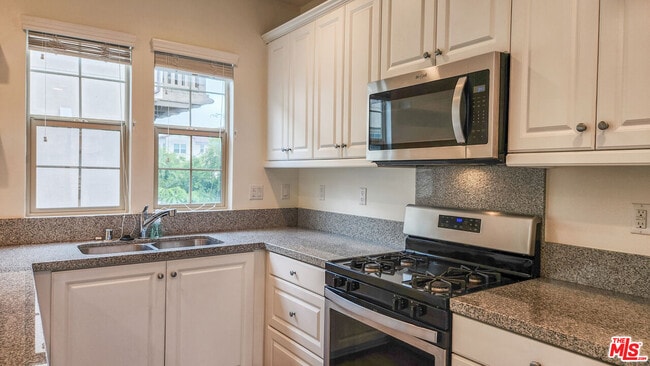 Building Photo - 835 Orchid Way