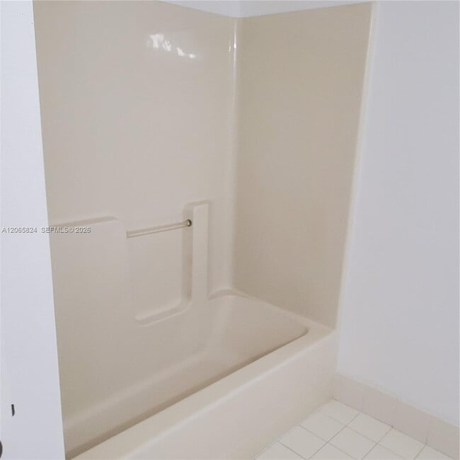 Building Photo - 9909 Westwood Dr