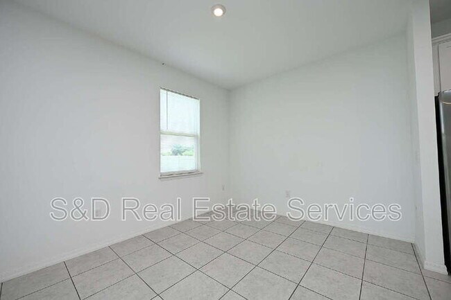 Building Photo - 685 Crown Rose Dr