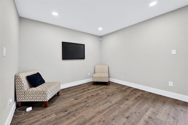 Building Photo - 604 E Summit St