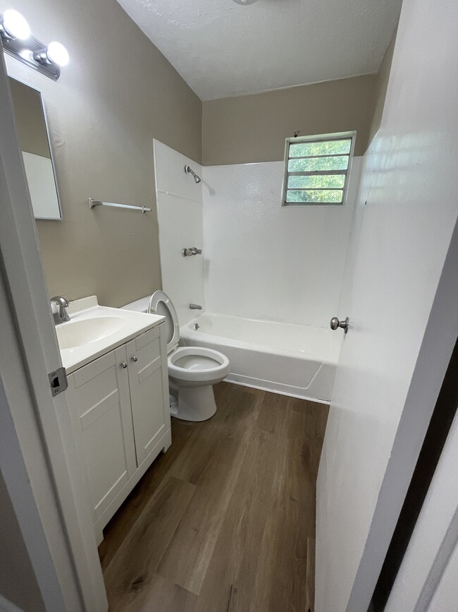 Building Photo - 204-206-206 Nita Dr