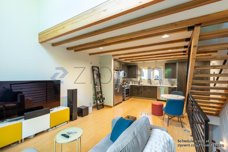 Building Photo - Unit D
