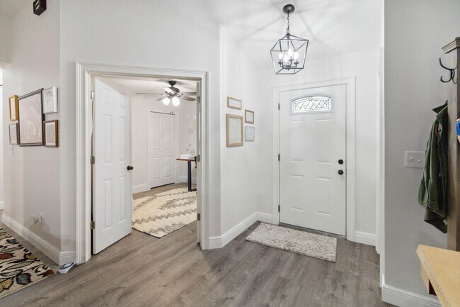 Building Photo - MOVE-IN SPECIAL - Beautiful 3/2 Home in Ba...