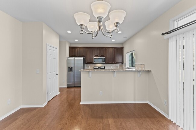 Building Photo - 5023 Lake Grove Blvd