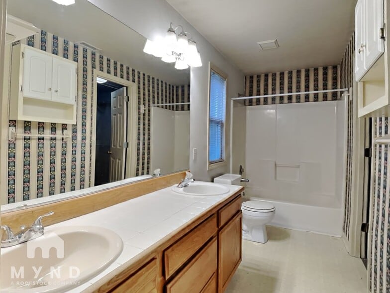 Building Photo - 11121 NE 92nd Cir