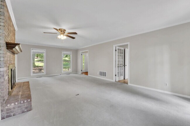 Building Photo - Spacious 4BR, 4BA Home with Lake Views in Belle Terre Acres $2,225/mo rent***