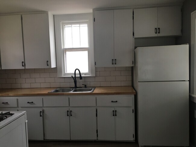 Building Photo - 1236-1238 Garfield NW