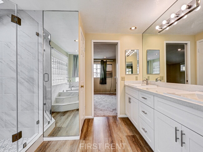 Building Photo - 13132 Laburnum Dr