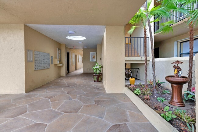 Building Photo - 890 N Federal Hwy