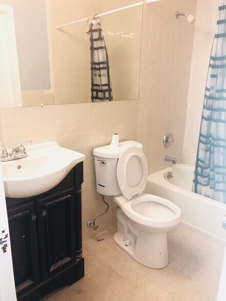 Building Photo - 7795 Grande St