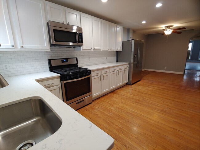 Building Photo - 33 S Calhoun St