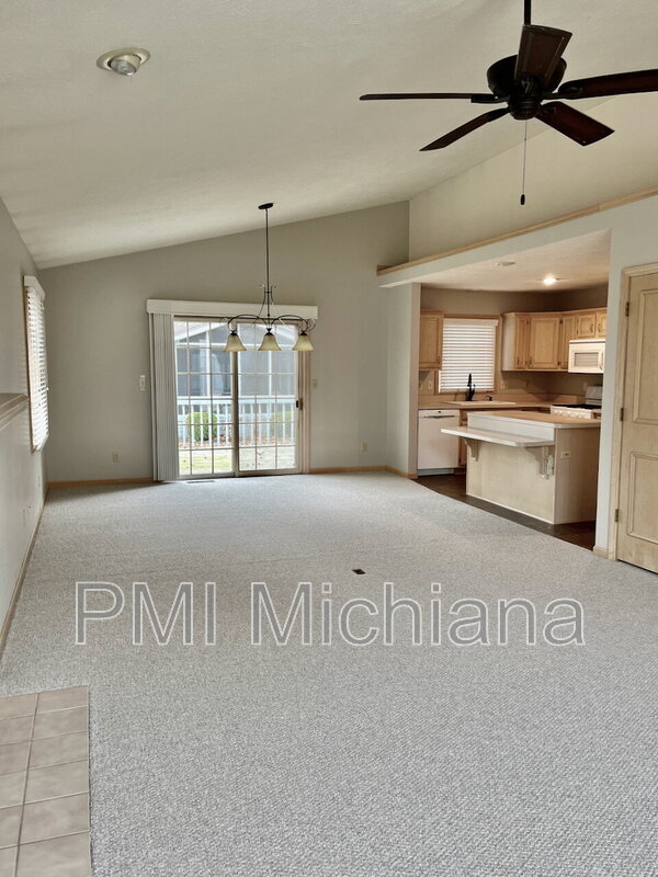 Building Photo - 1973 Creekbank Ln