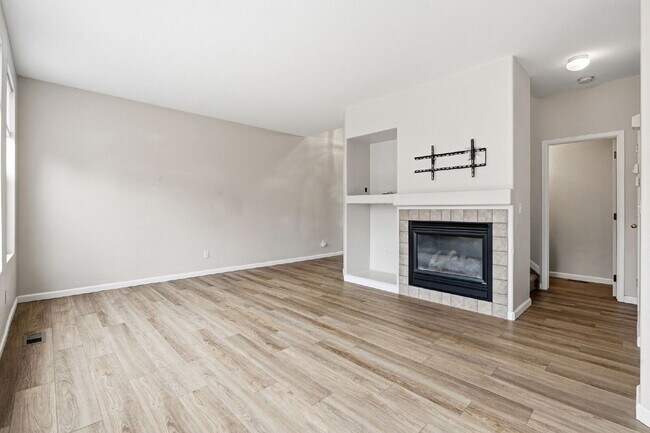 Building Photo - Welcome to this well-maintained 4-bedroom home in the heart of Thornton!