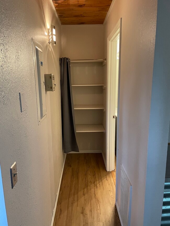 Hallway & Linen Closet - 600 E Glenwood Ave