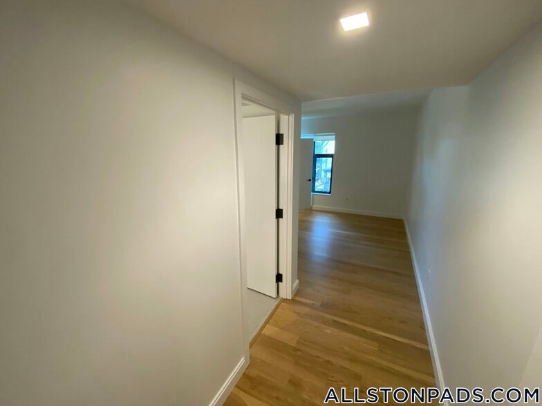 Building Photo - 83 Gardner St