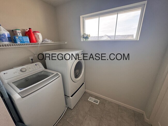Building Photo - New Construction | 3 Bed, 2.5 Bath | 2,081...