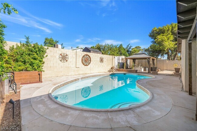 Building Photo - 4565 Meridian Dr