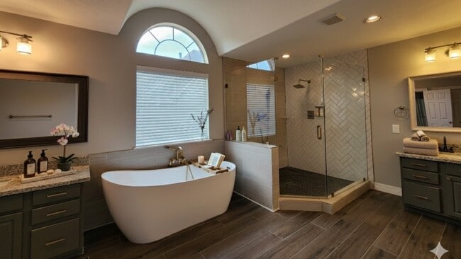 Building Photo - 305 Reinerman St