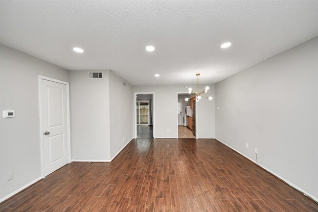 Building Photo - 515 Tallowood Rd