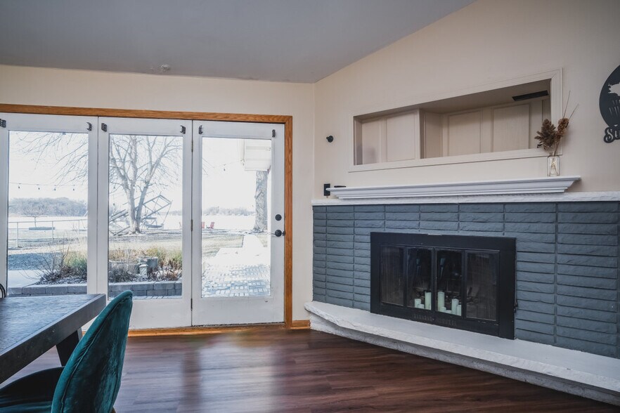 Building Photo - 35680 N Sheridan Dr