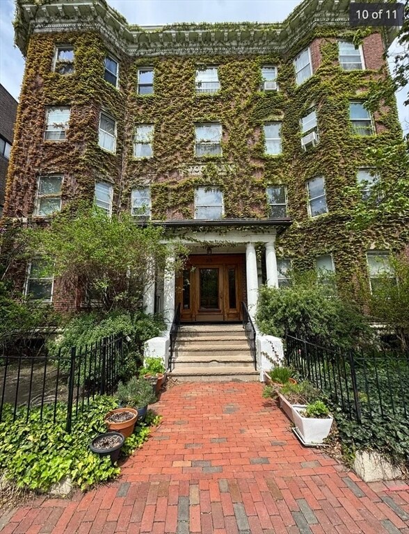 Primary Photo - 315 Harvard St