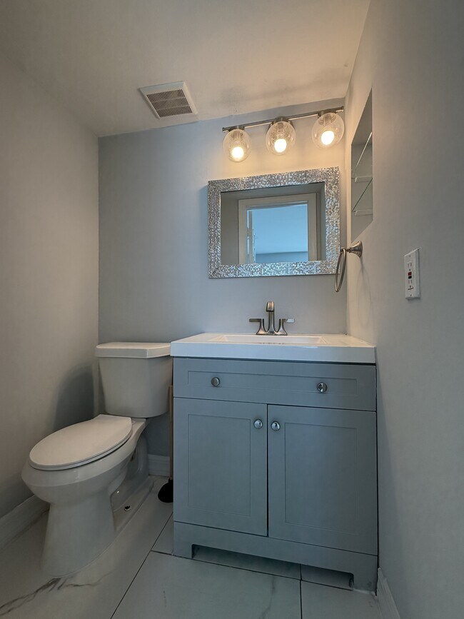 Building Photo - 10280 Carolina St