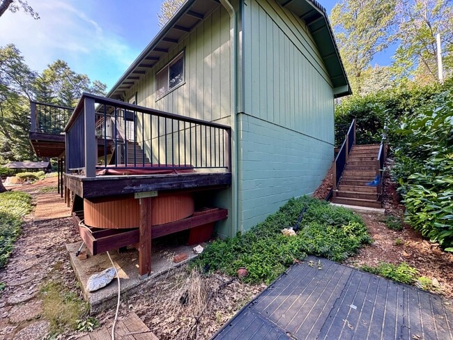 Building Photo - 4-bed 3-bath home in Nevada City!