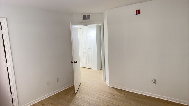 Building Photo - Ground-Floor 2 Bed, 2 Bath Condo in Bermuda Dunes Newly Remodeled