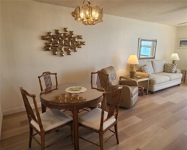 Building Photo - 6295 Bahia Del Mar Cir