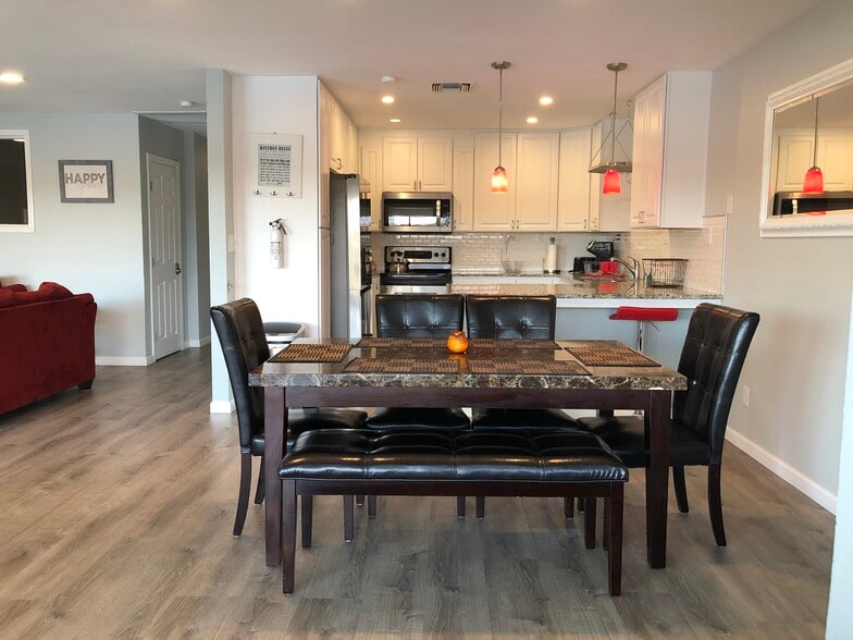 Building Photo - 1391 Riverfront Dr