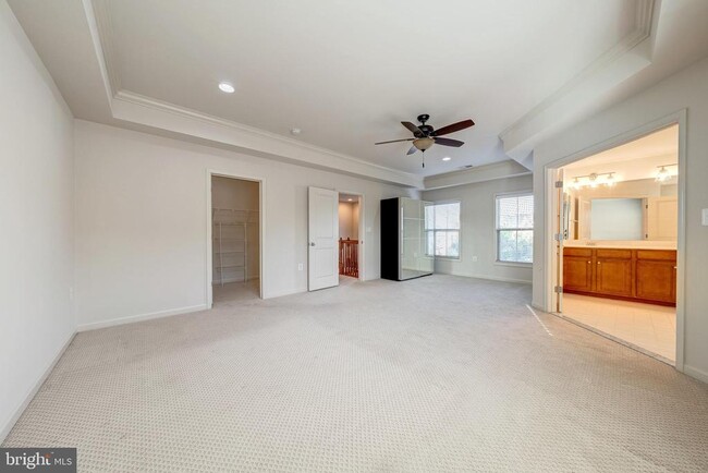 Building Photo - 42541 Dreamweaver Dr