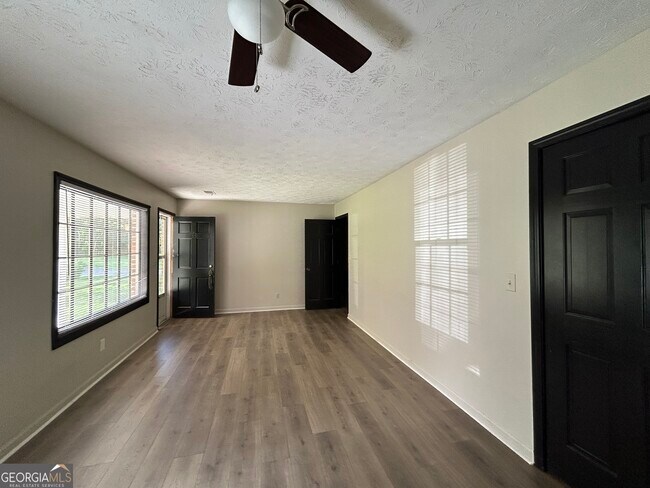 Building Photo - 33 Lynhaven Dr
