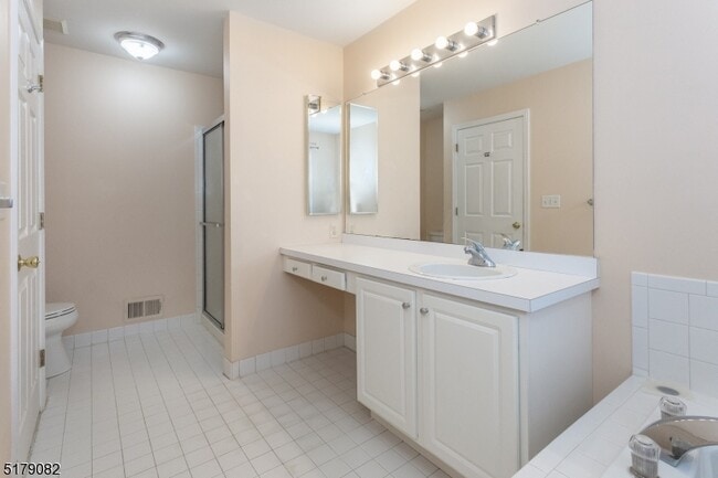 Building Photo - 135 Winding Hill Dr
