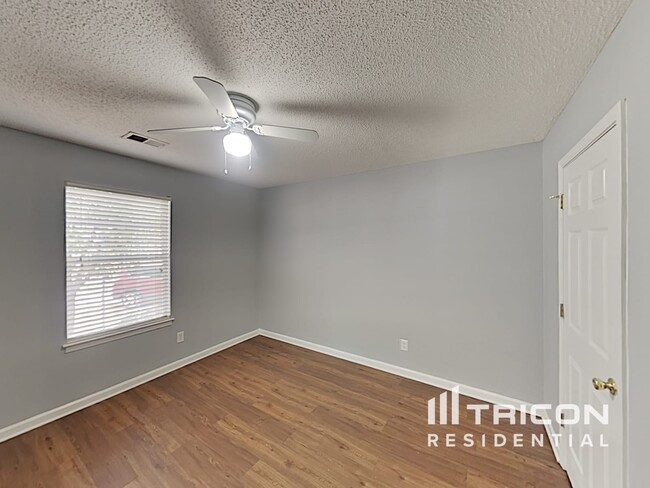 Building Photo - 239 Longshadow Dr