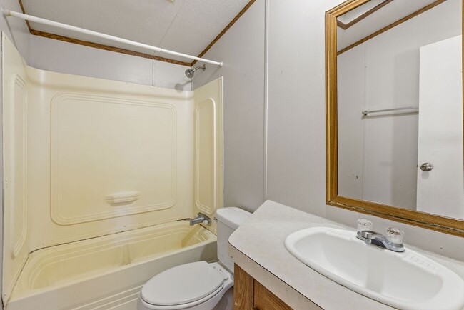 Building Photo - 182 Carmen Blvd