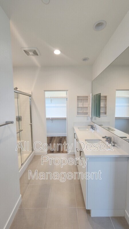 Building Photo - 35944 Randall Ln