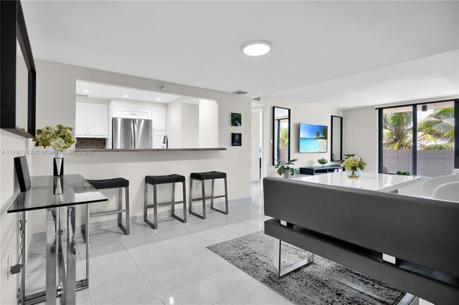 Building Photo - 1623 Collins Ave