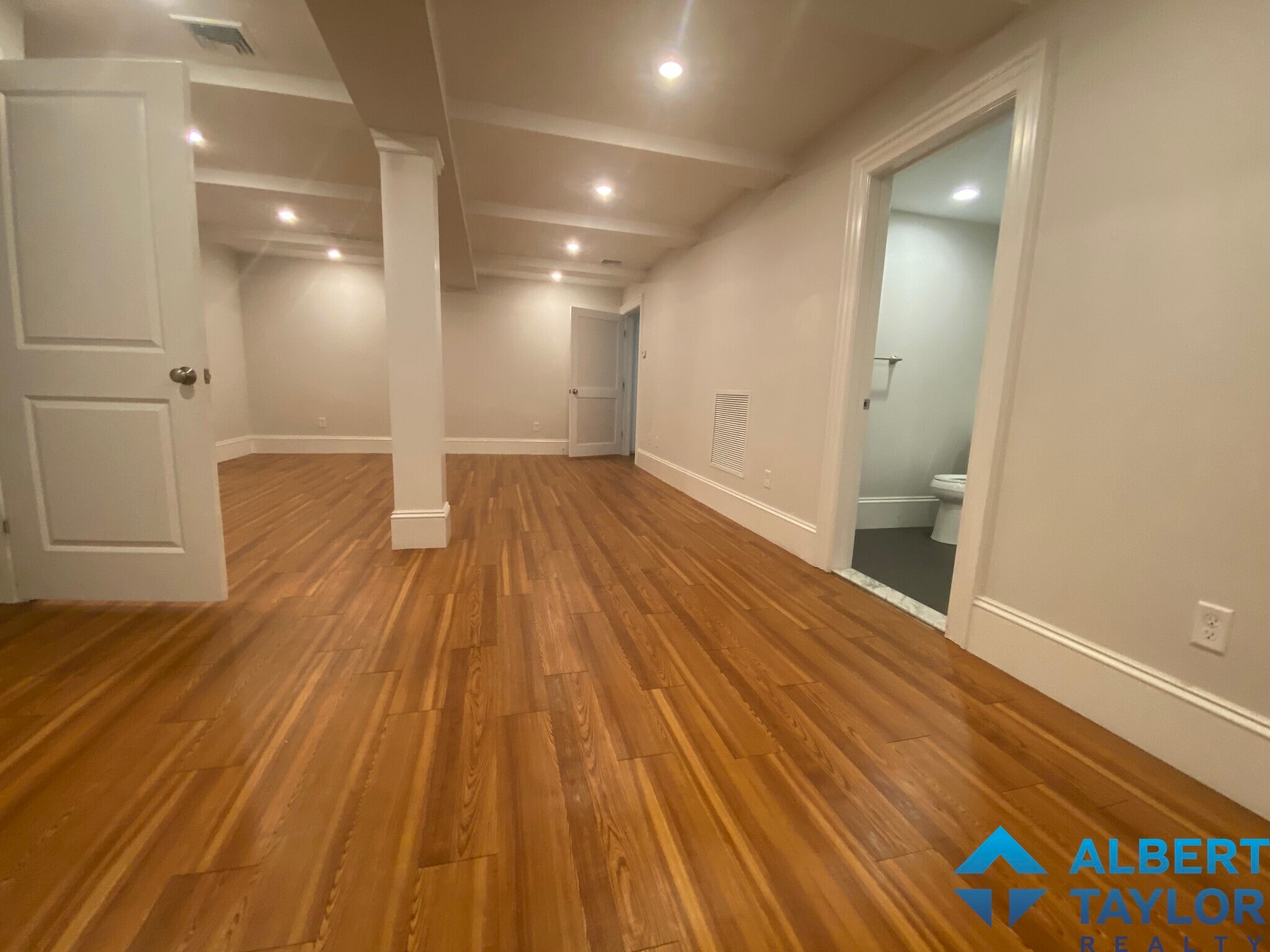 Building Photo - 2044 Beacon St