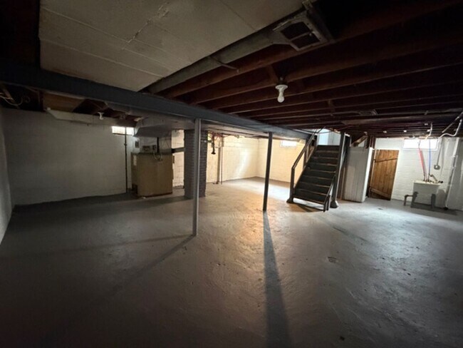 Building Photo - For Lease: Totally updated 3 Bedroom 1 Bath Welcome Section 8