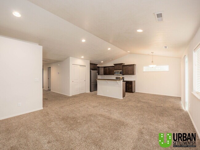 Building Photo - 4425 N McCabe Ln