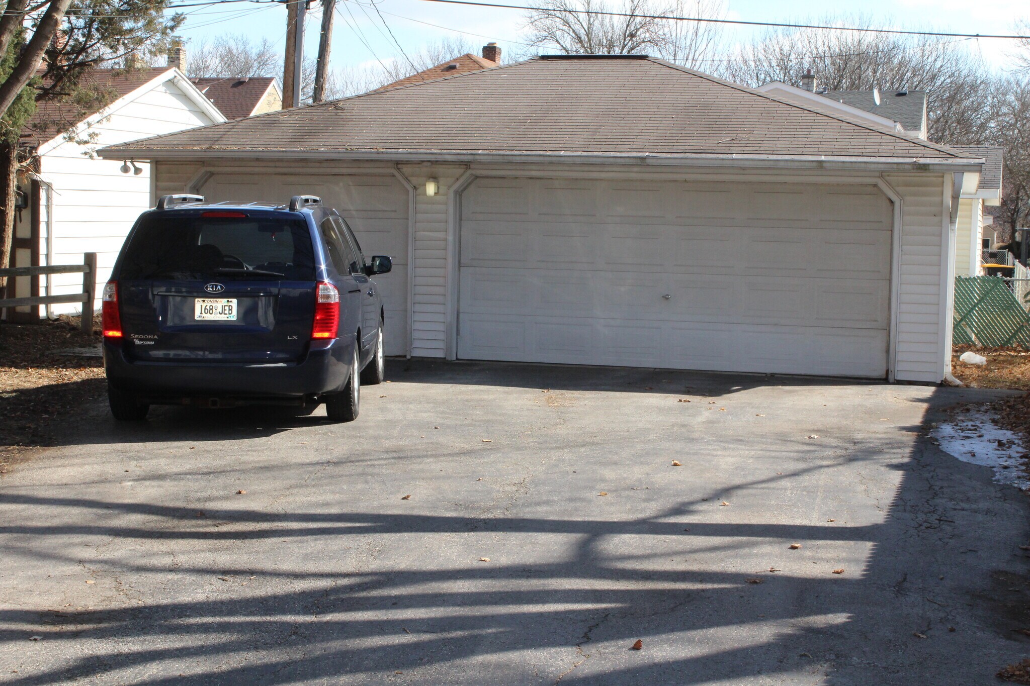 Building Photo - 2062 Ludington Ave