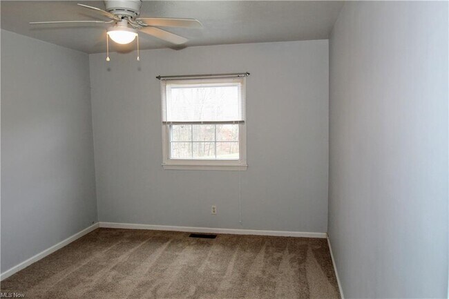 Building Photo - 6910 Carriage Hill Dr