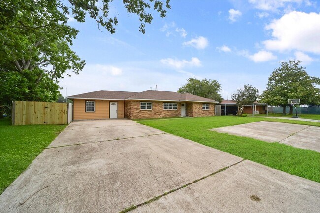 Building Photo - 214 Schilling Ave