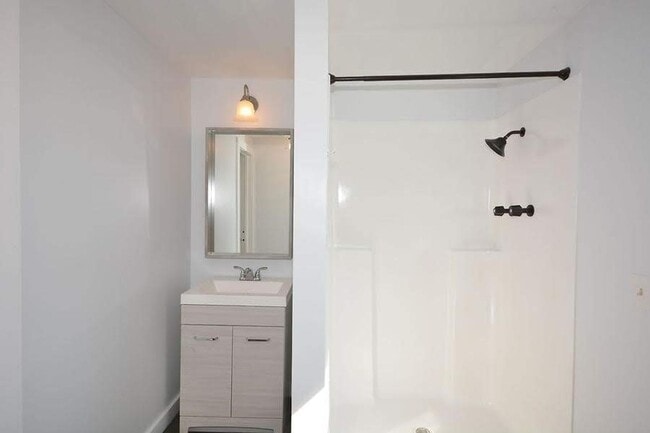 Building Photo - 4 Bed/3 Bath home w/fenced yard in Augusta - Available December 5, 2025