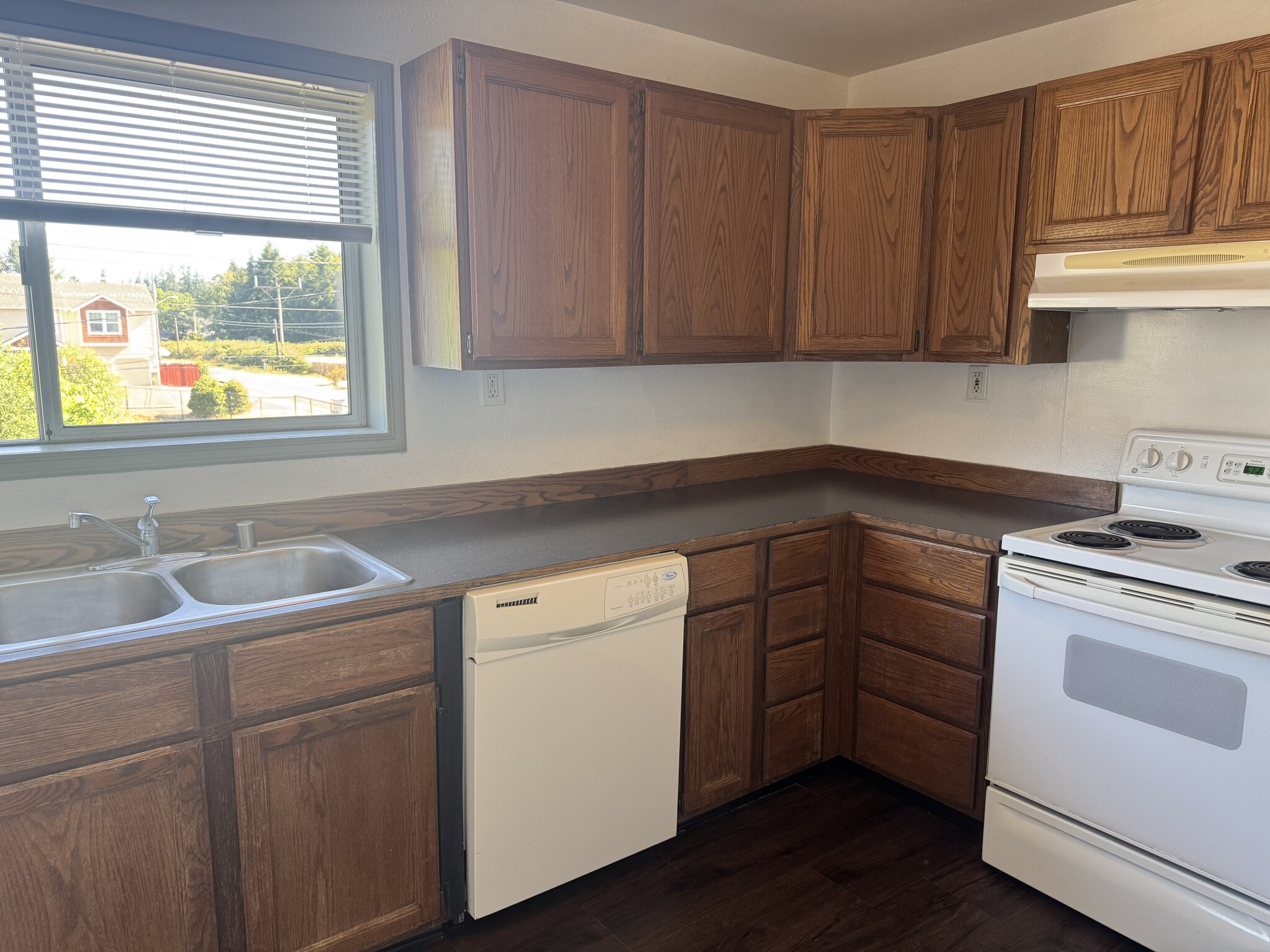 Kitchen - 16627 113th Ave SE