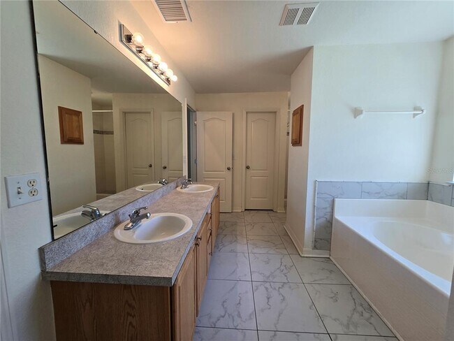 Building Photo - 2081 Farrington Dr