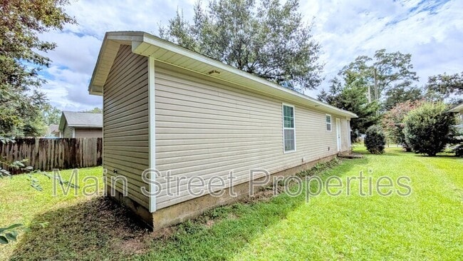 Building Photo - 8660 Figland Ave