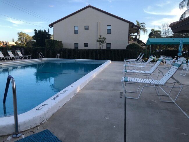 Building Photo - 7101 Golf Colony Ct