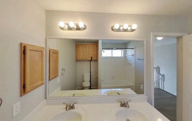 Building Photo - Move-In Ready 4-Bedroom Home with Timeless Appeal