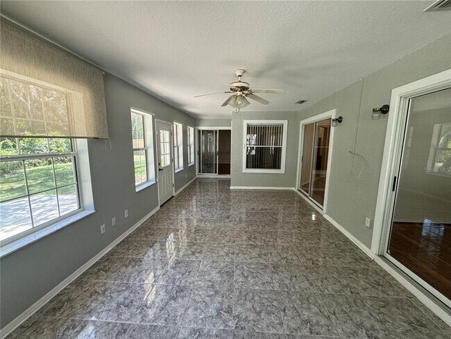 Building Photo - 302 Bluff Pass Dr
